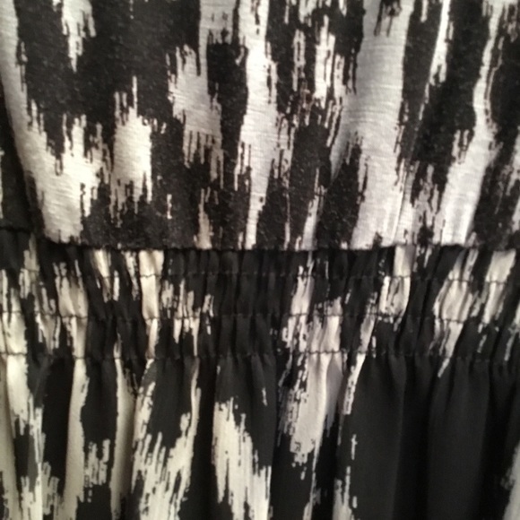 ECI top with black applicated  flowers on neckline - Picture 8 of 8